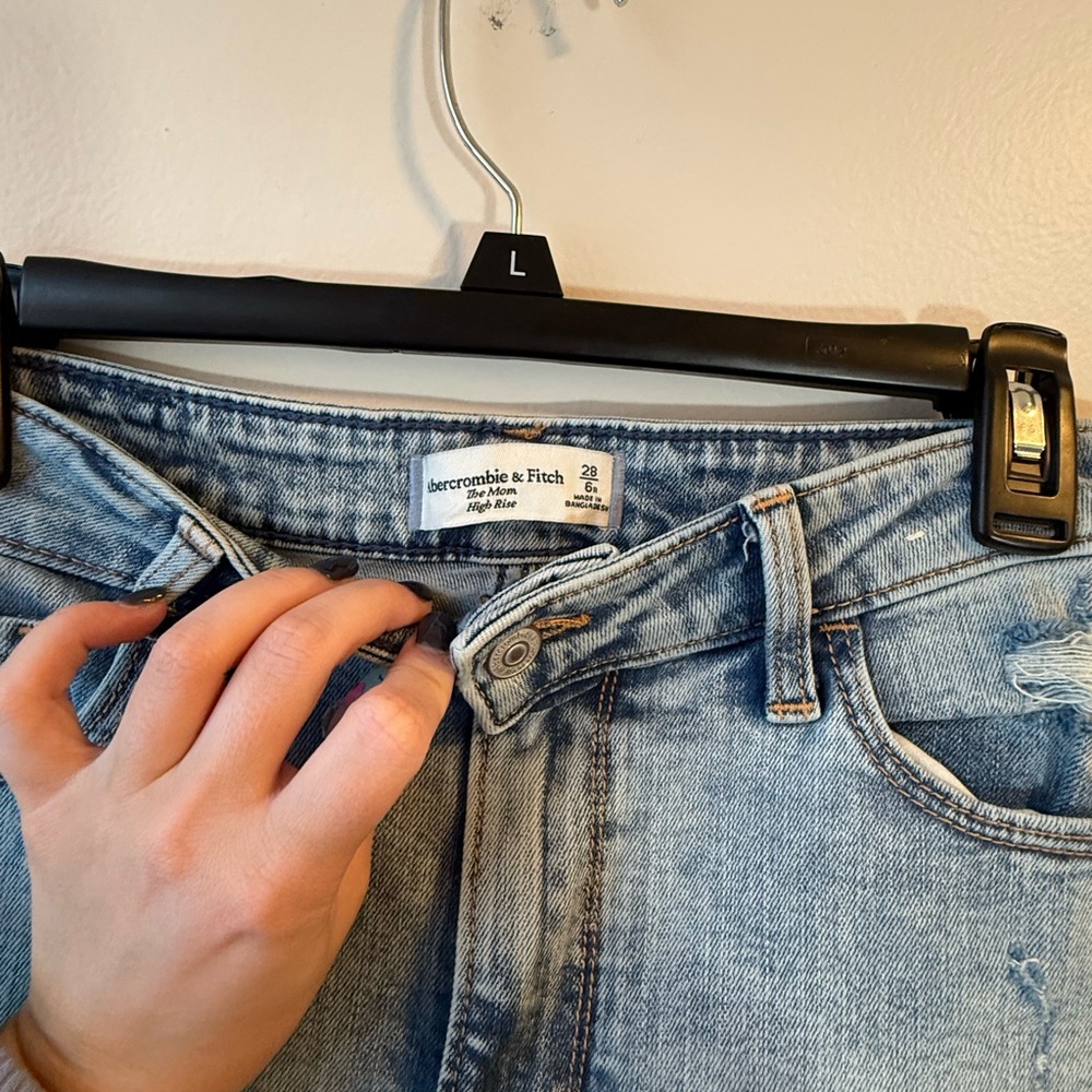 Abercrombie & Fitch Mom High Rise Jean